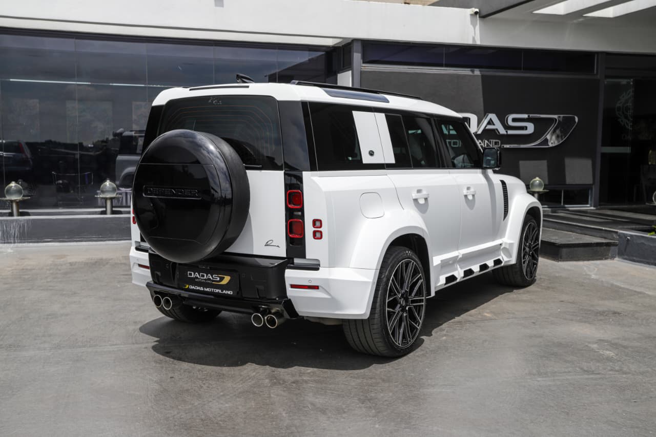 2024 Land Rover Defender 110 D250 SE