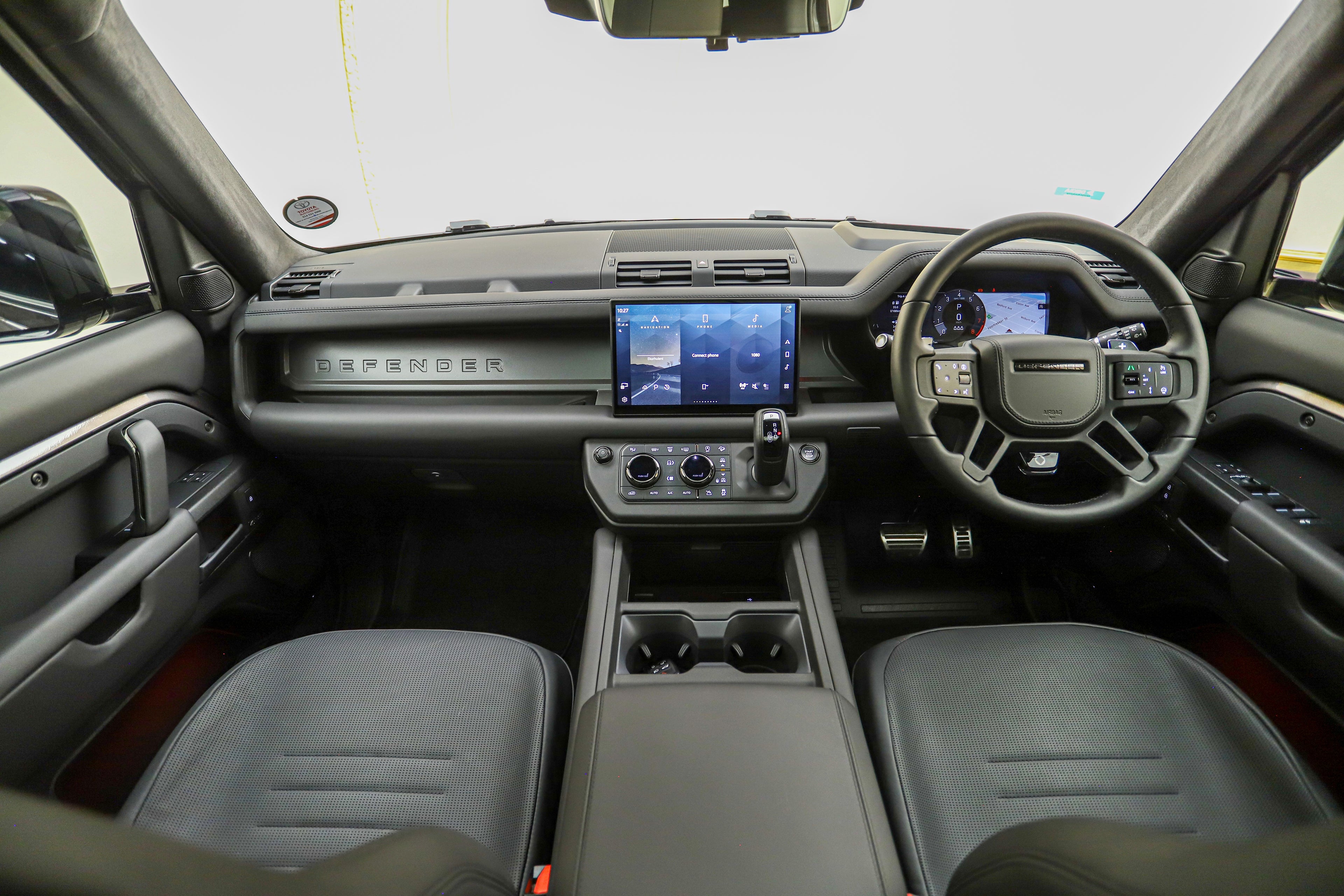 2025 Land Rover Defender 110 OCTA V8