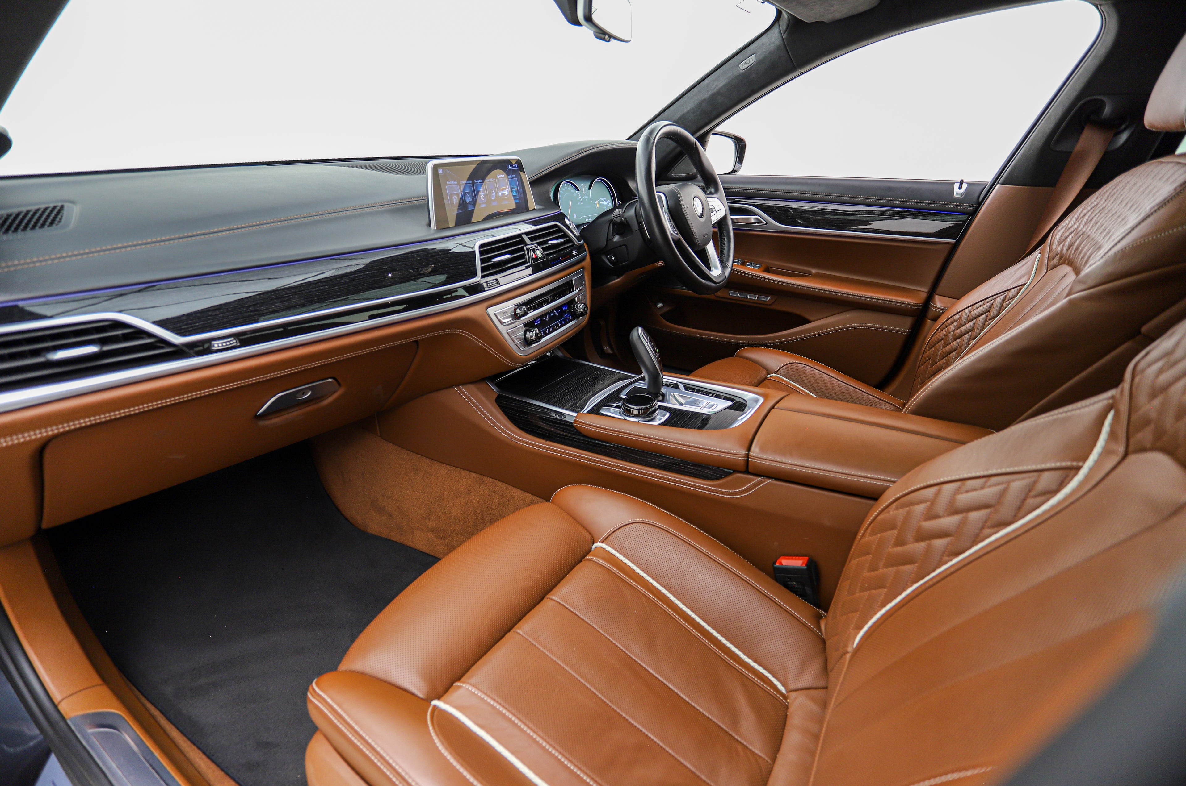 2016 BMW 750i M Sport