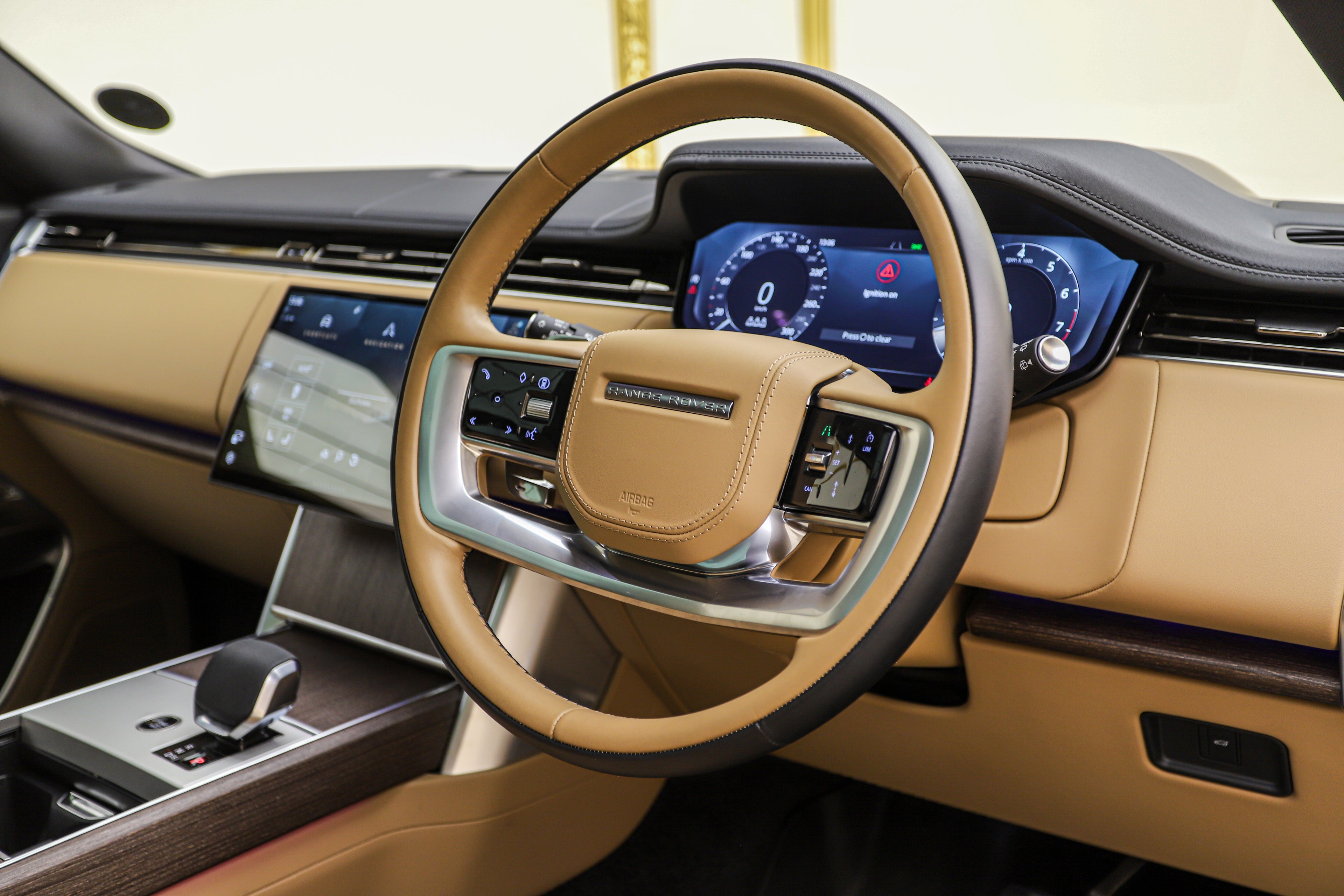 2025 Range Rover 4.4 V8 HSE (P530)