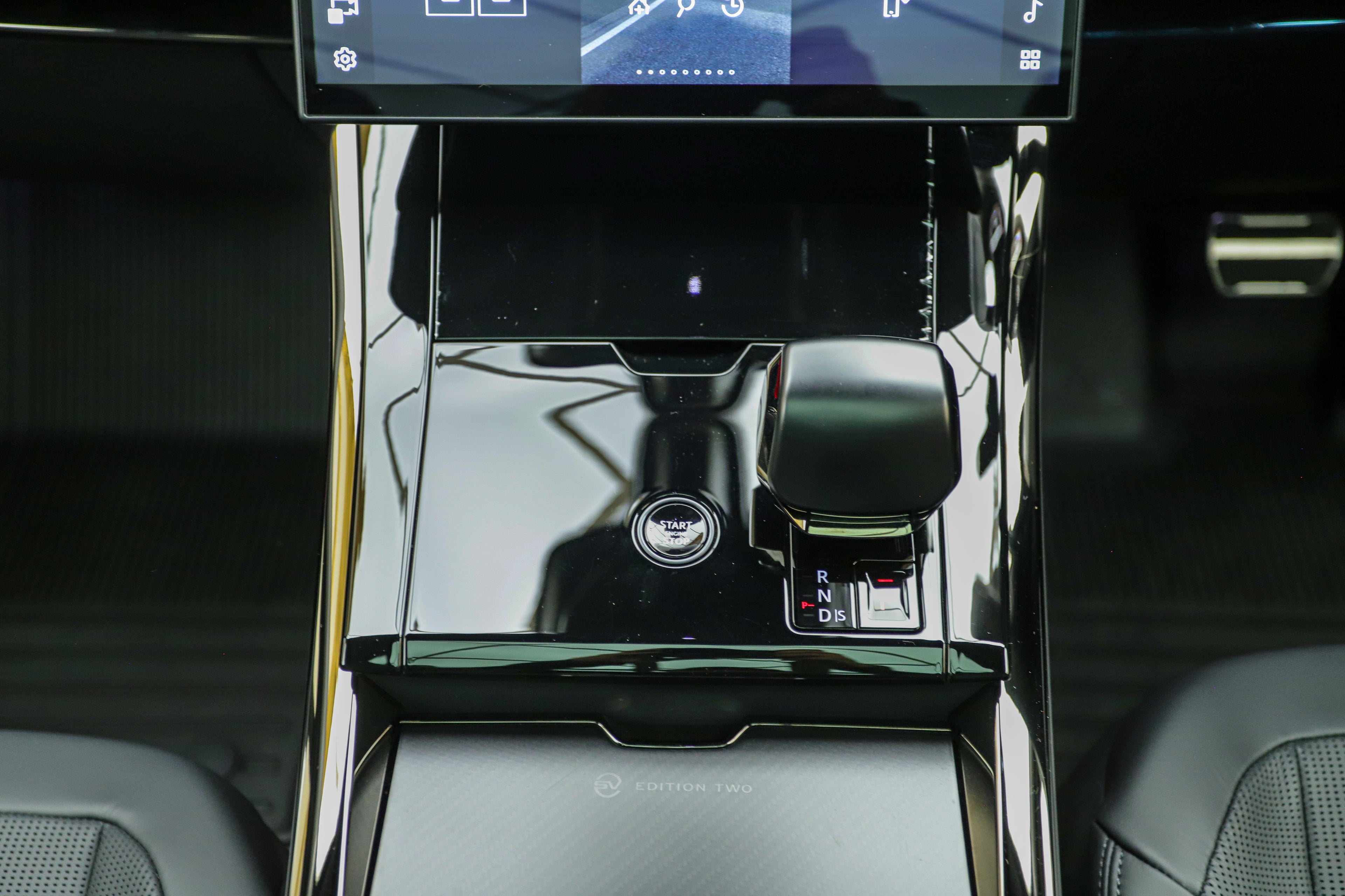 2025 Range Rover Sport SV Edition Two (P635)