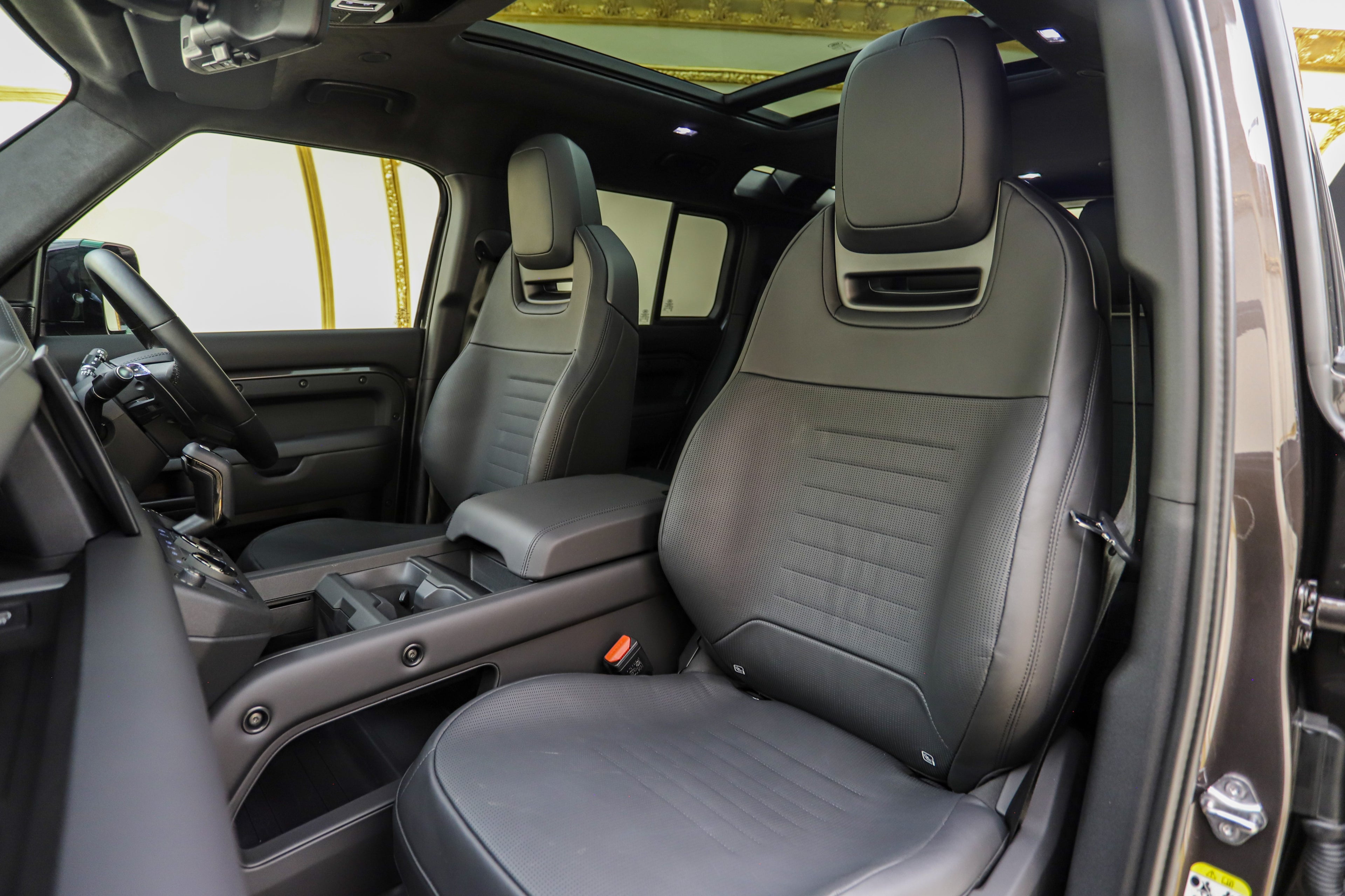 2025 Land Rover Defender 110 OCTA V8