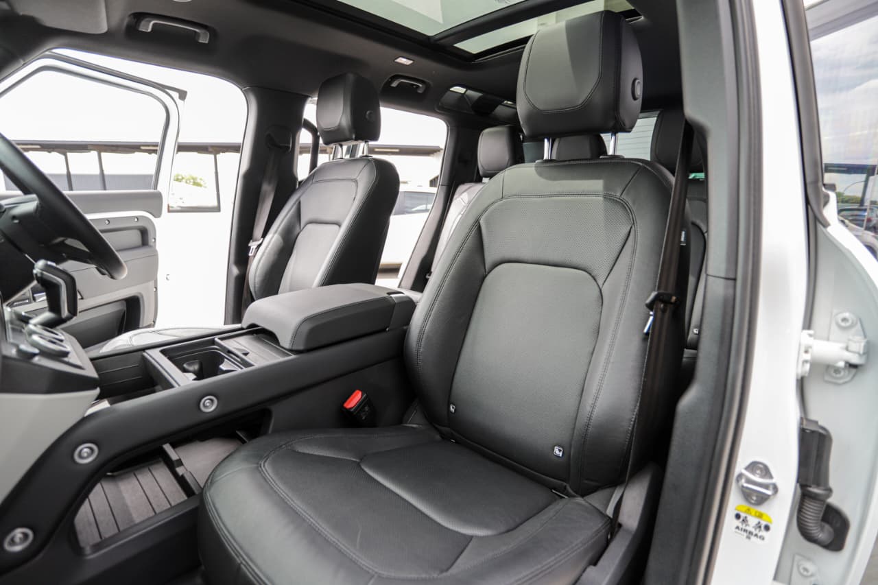 2024 Land Rover Defender 110 D250 SE
