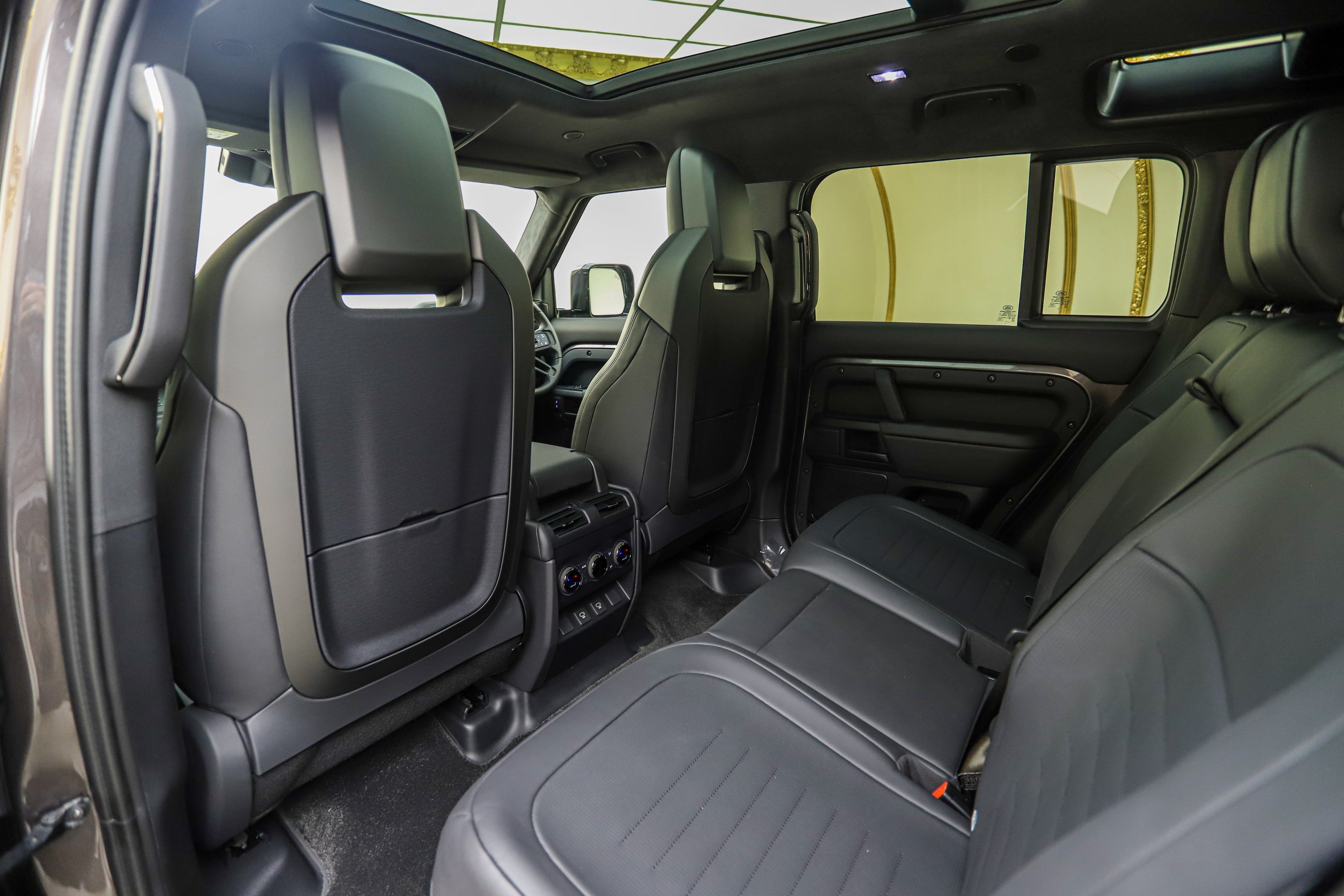 2025 Land Rover Defender 110 OCTA V8