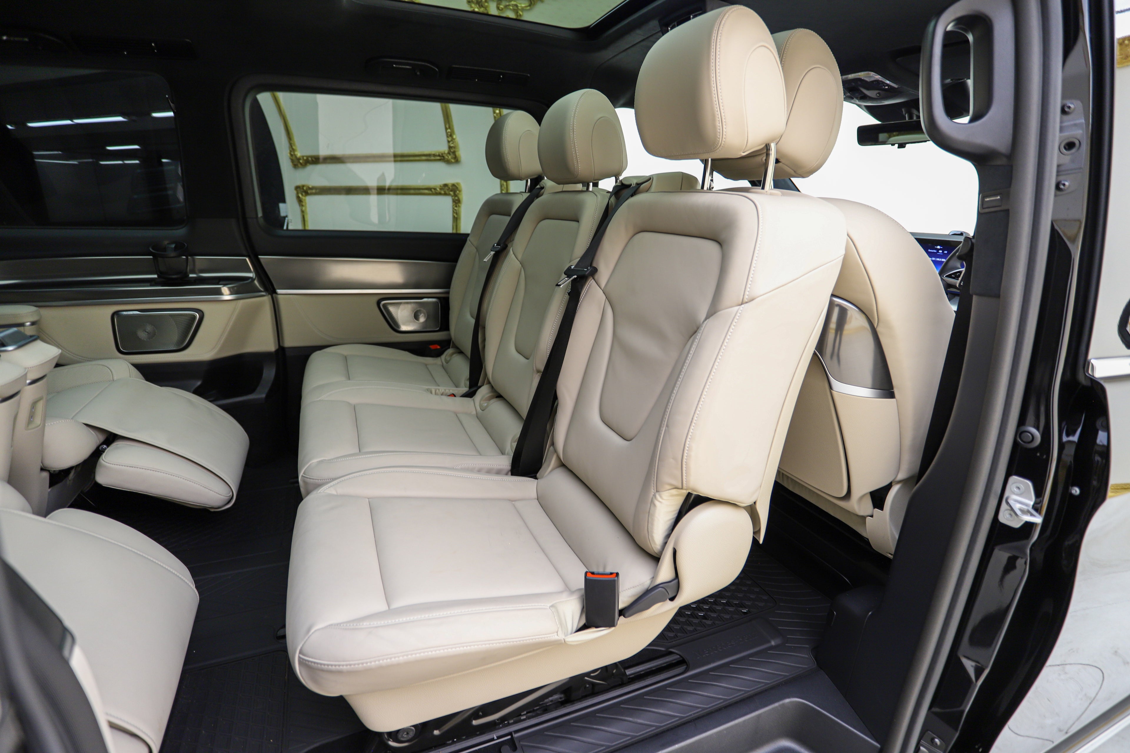 2026 Mercedes-Benz V300d Exclusive
