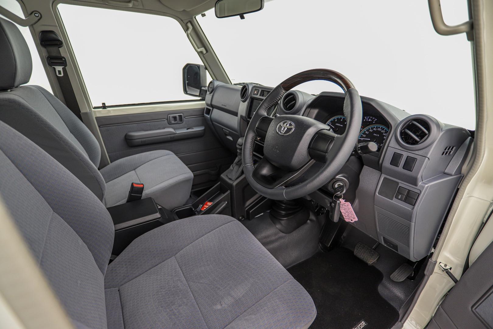 2025 Toyota Land Cruiser 79 Double Cab 2.8 GD-6