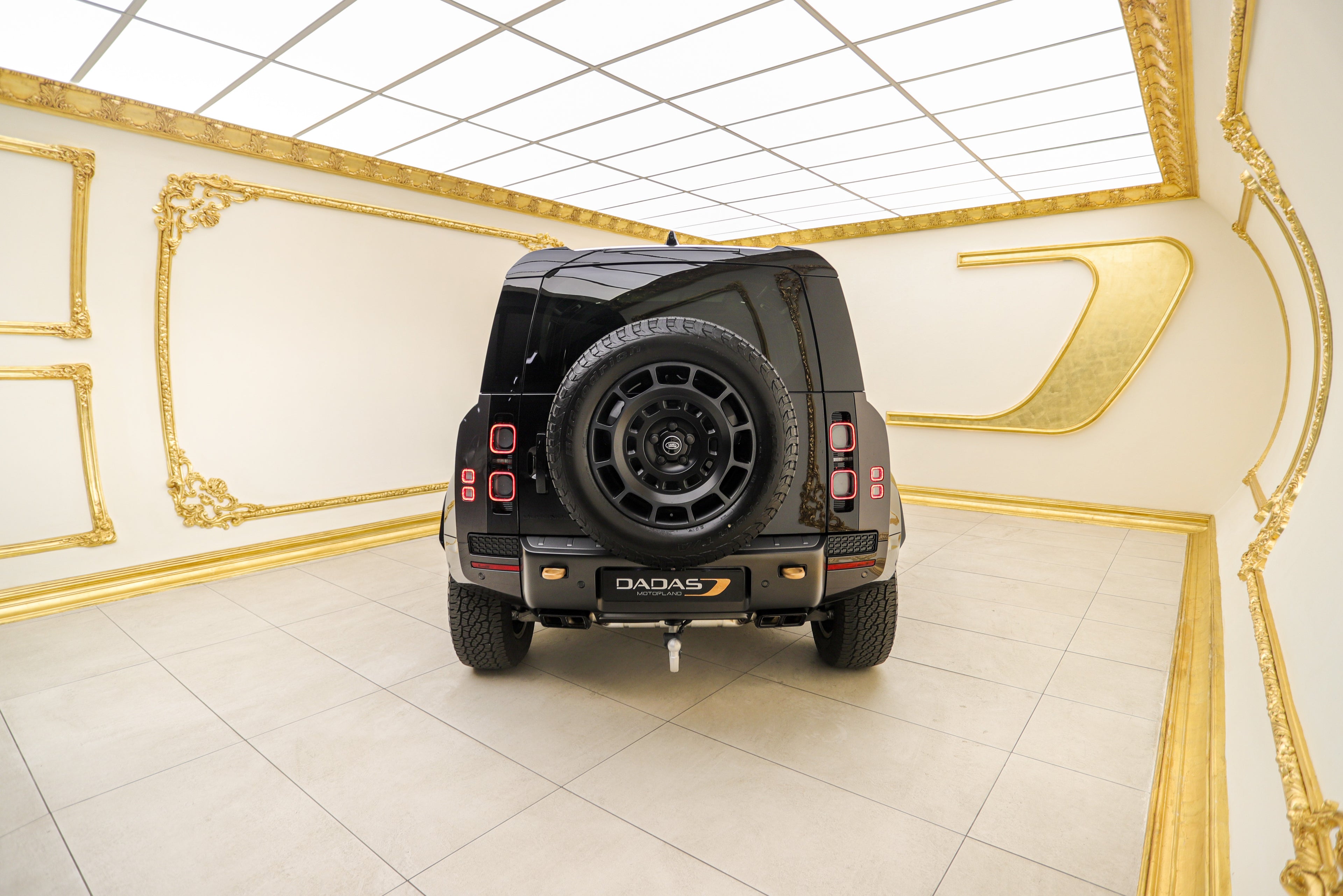 2025 Land Rover Defender 110 OCTA V8