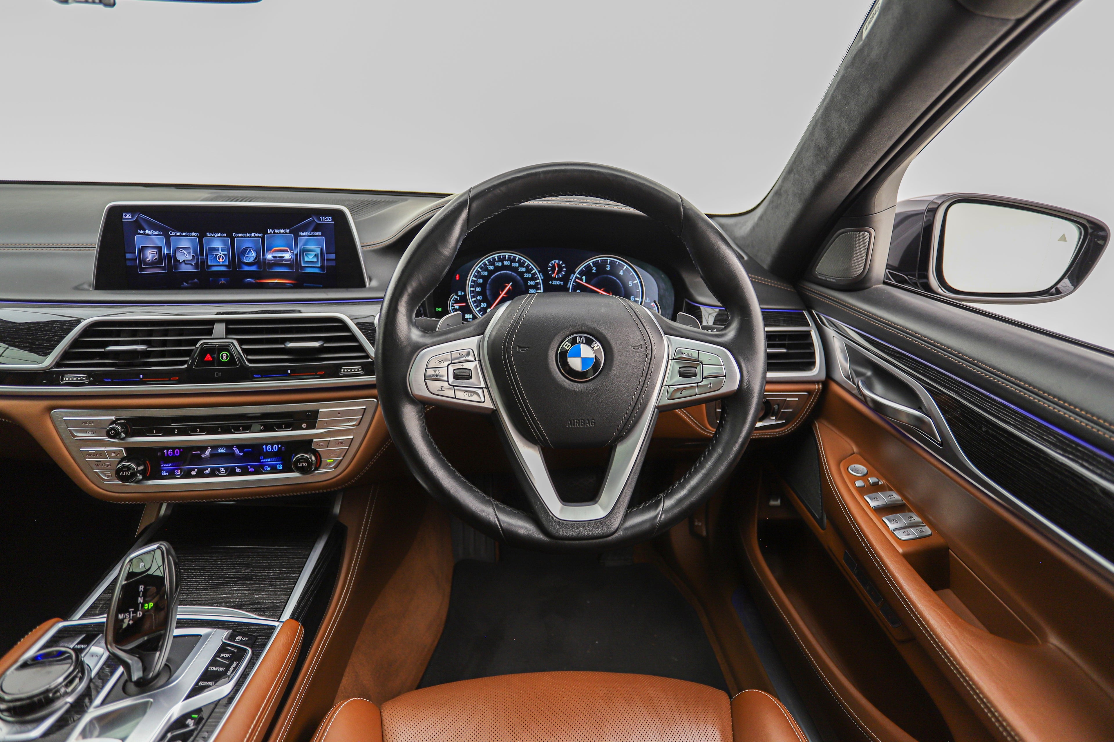 2016 BMW 750i M Sport