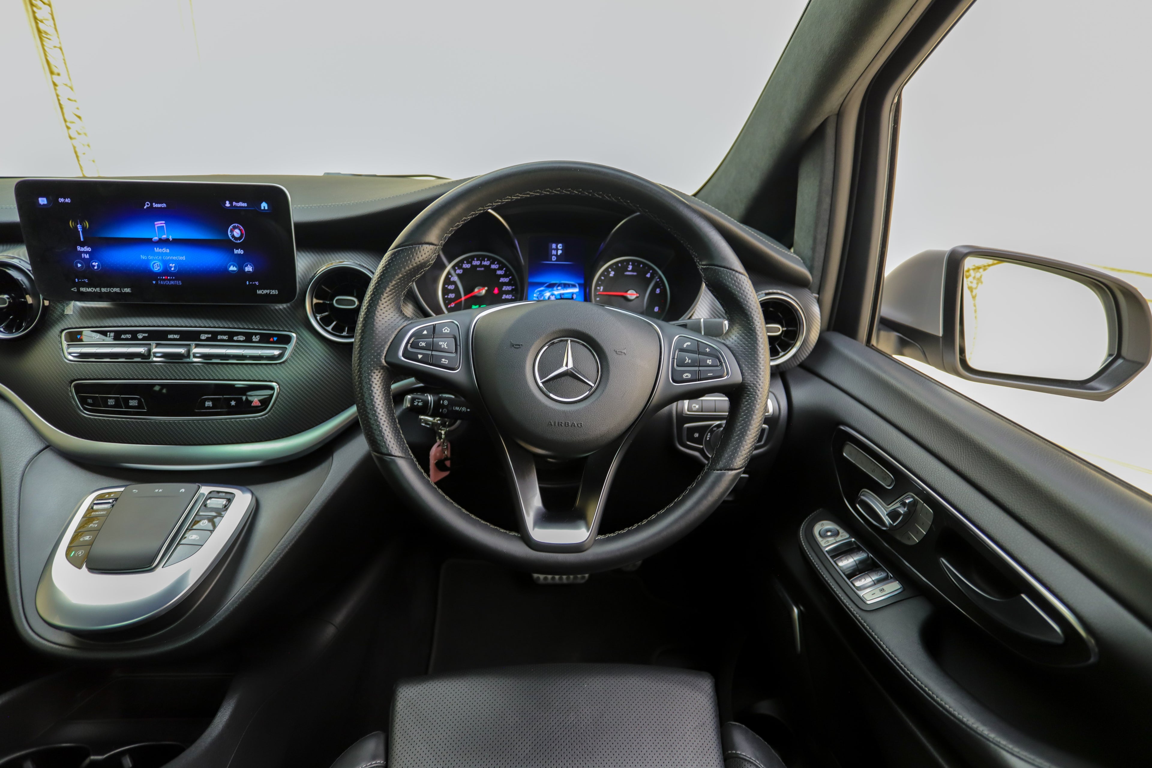 2022 Mercedes-Benz V300d Exclusive