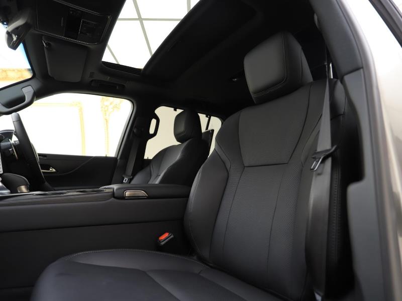 Lexus LX700H