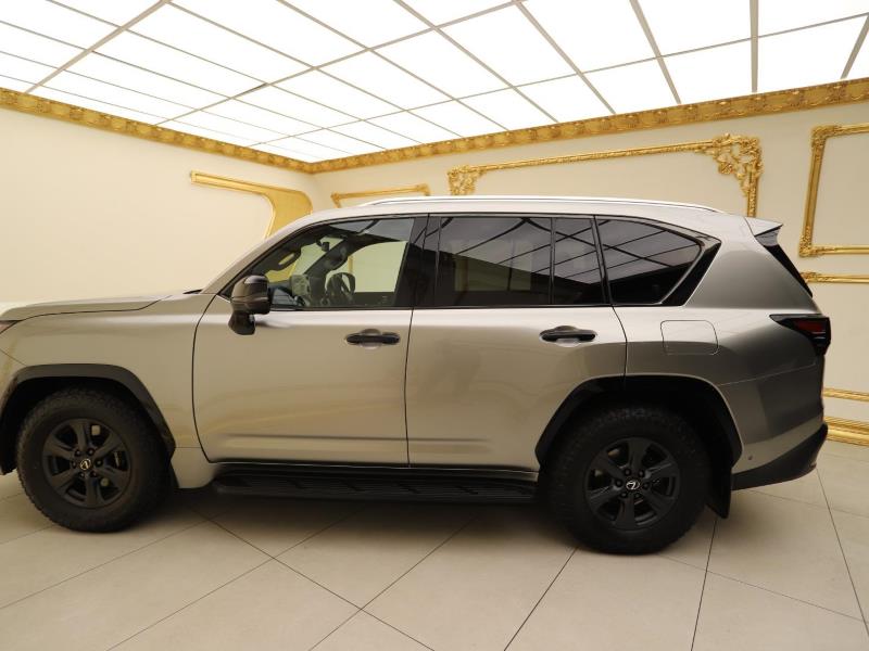 Lexus LX700H