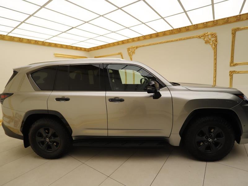Lexus LX700H