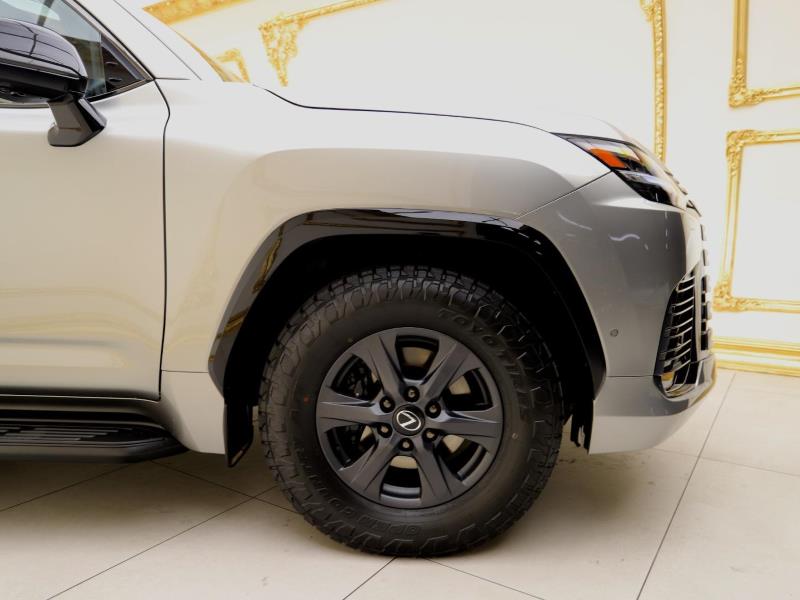 Lexus LX700H