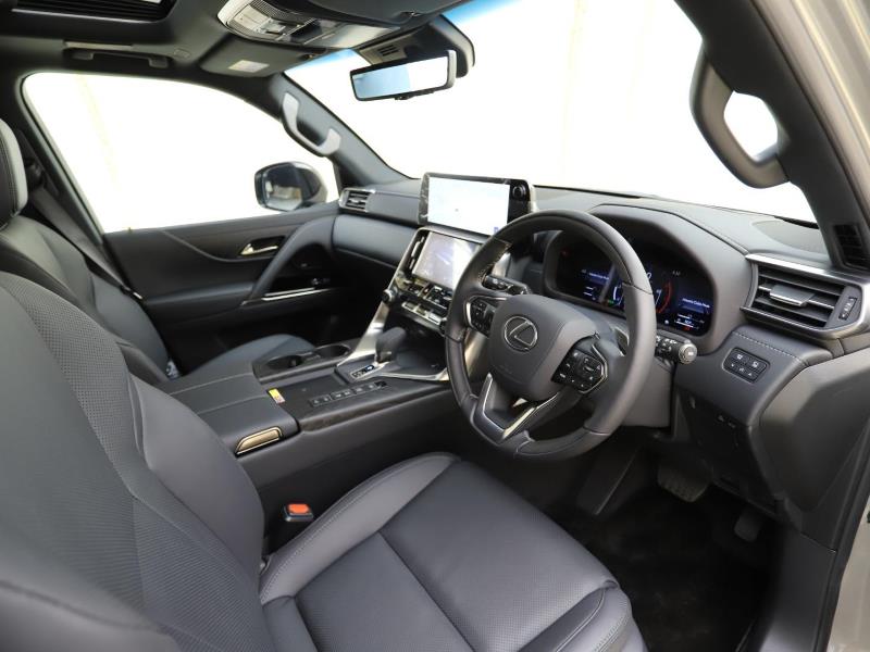 Lexus LX700H